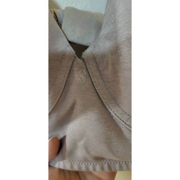 Victoria Secret grey bra with pink tint - Picture 2 of 5
